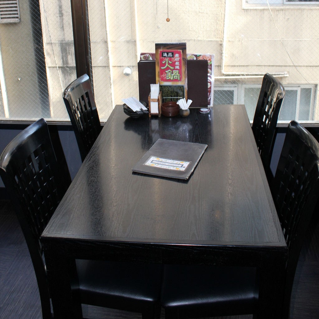 4階 半個室 テーブル席 4名様まで 池袋のおすすめ中華 公式 逸品火鍋 池袋店